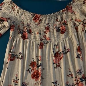 Top. Sweet floral gathered bust, flowing sleeve top.